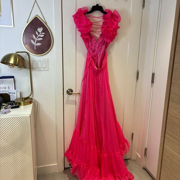 Mac Duggal Bright Pink Open Back Ruffle Shoulder Gown 67911 Sz 0 - Picture 5 of 13